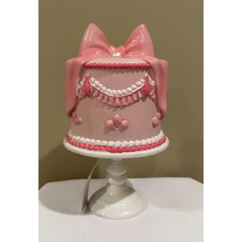 NWT Cupcakes & Cashmere Valentines Resin‎ Pastel Pink Coquette Bow Pedestal Cake